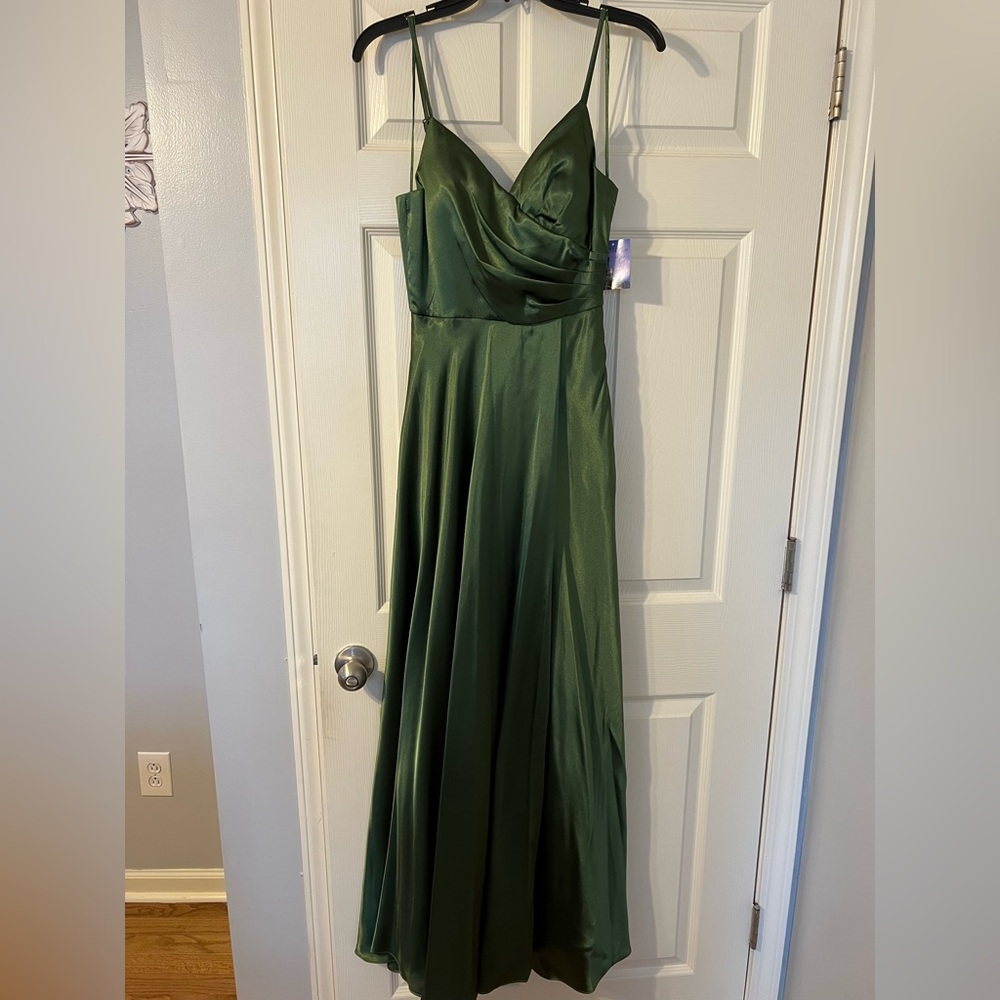Morgan & Co. Green Sleeveless Gown